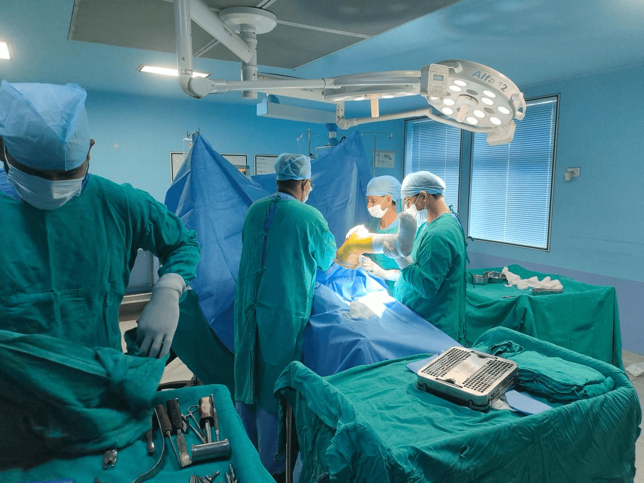 Dr. Mayank Chauhan performing orthopaedic surgery (case 5) at Prakash Hospital, Noida