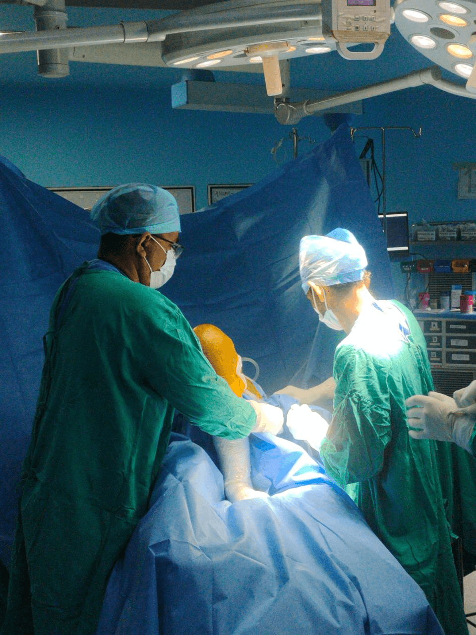 Dr. Mayank Chauhan performing orthopaedic surgery (case 9) at Prakash Hospital, Noida