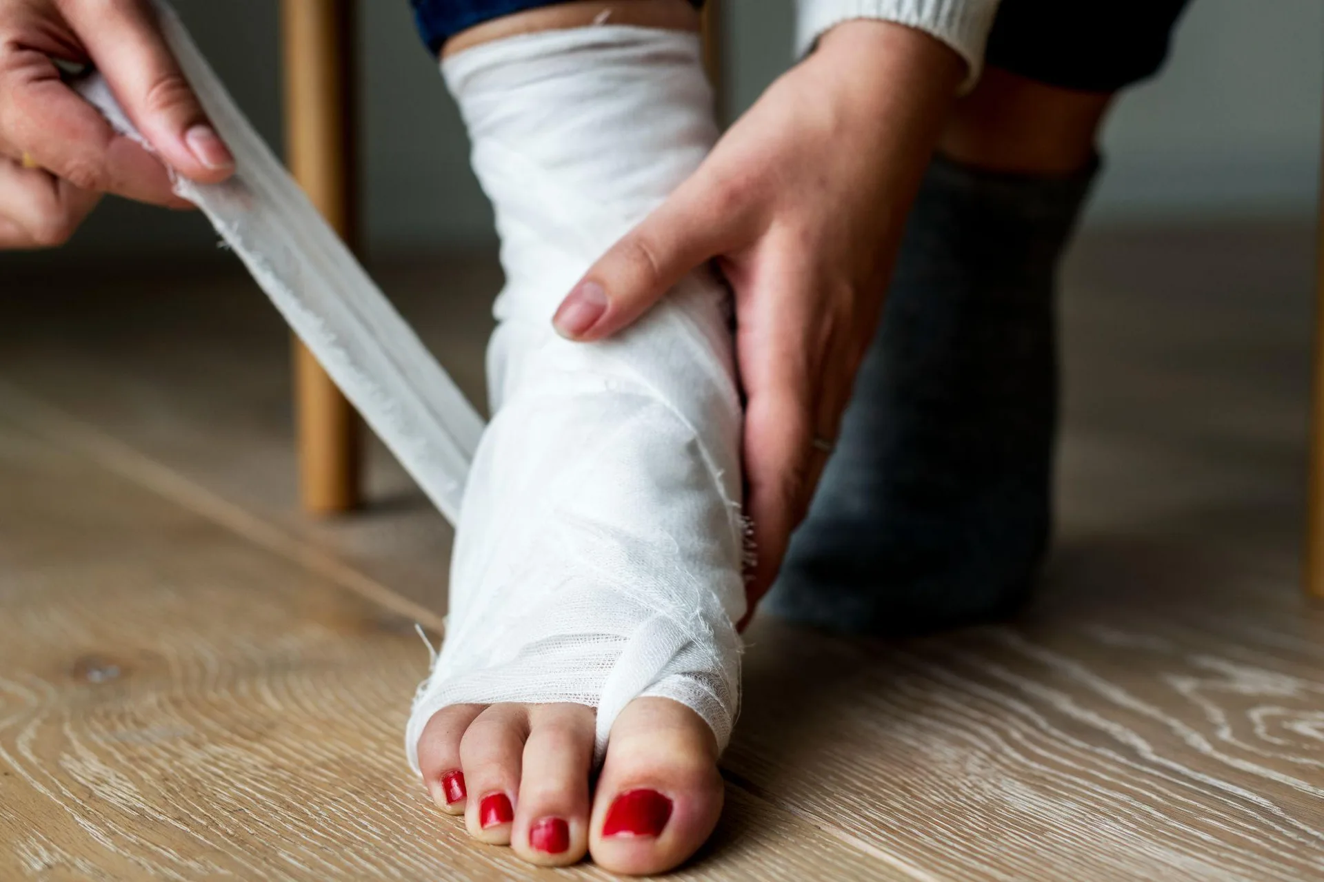 First Aid for Broken Bones: A Step-by-Step Guide from an Orthopedic Surgeon